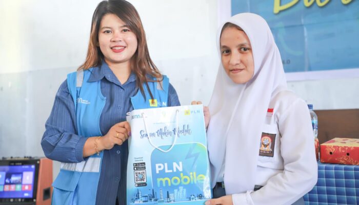 PLN Baronda Sekolah, Siswa SMA Negeri 3 Kepulauan Aru Diedukasi soal Penggunaan Listrik Aman