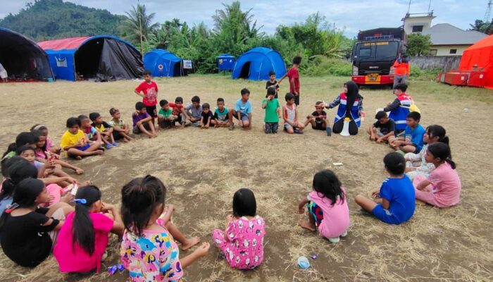 Trauma Healing Digelar Pertamina bagi Anak-anak Korban Erupsi Gunung Ibu di Pos Pengungsian