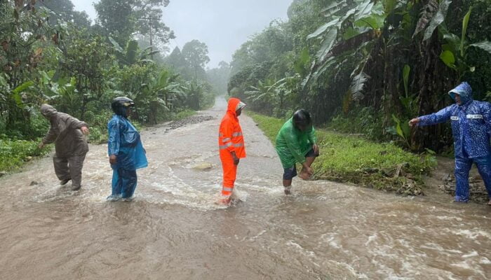 Sungai Kawanua Meluap, Banjir Tutupi Badan Jalan