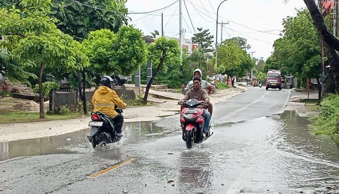 Hujan Lima Menit, Sejumlah Ruas Jalan di Langgur Langsung Tergenang