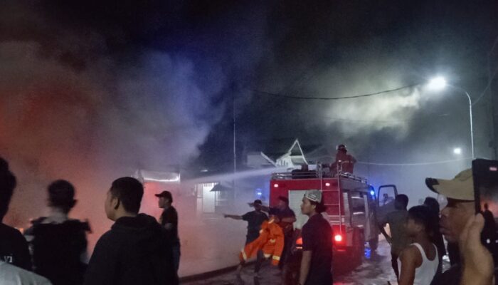 Kebakaran Hebat Landa Pasar Langgur, Tiga Ruko Hangus Terbakar