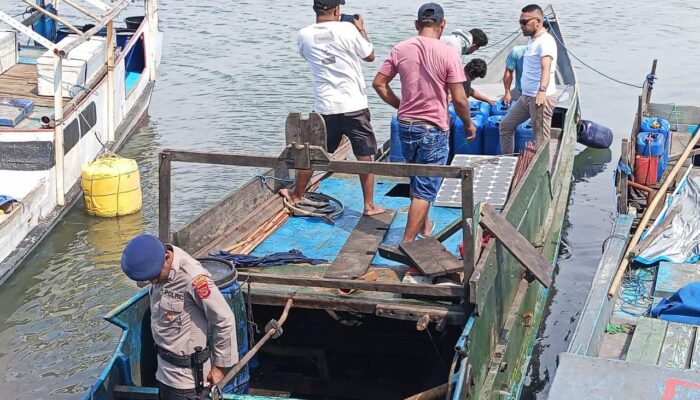 Kapal Bermuatan 980 Liter Solar Ilegal Diamankan Polisi Tanimbar