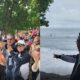 Grand Final Turnamen Surfing “Lawe Kokohu” 2025 di Negeri Latu Resmi Dimulai, Peselancar Muda Unjuk Kebolehan di Atas Ombak Timur