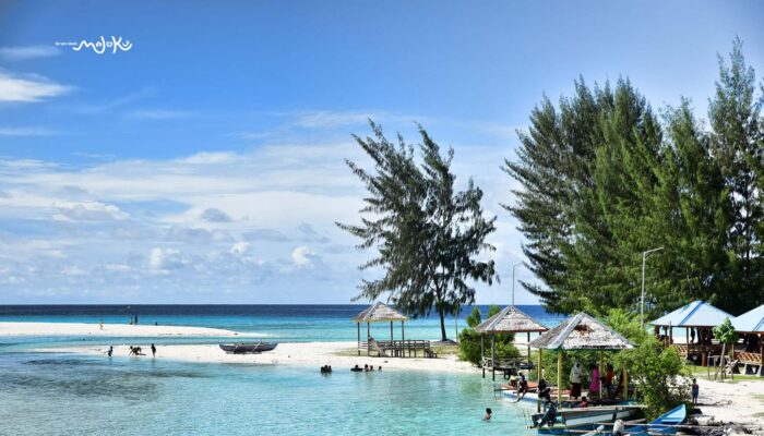 Pantai Jikumerasa, Destinasi Wisata Alam yang Wajib Dikunjungi di Buru