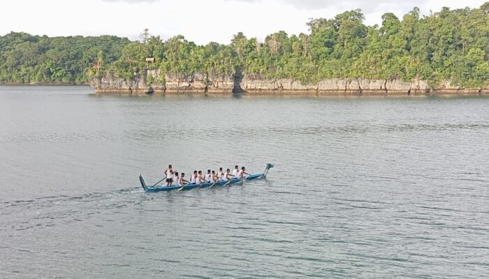 Atraksi Seru di Pantai Ellomel-Malra: Festival Perahu Naga Jadi Daya Tarik Wisata Baru
