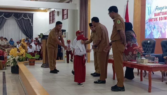 Wujudkan Akses Pendidikan Merata, Ribuan Siswa di Tual Dapat Bantuan