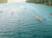 Melihat Aksi Perahu Naga Membelah Laut Sathean saat HUT RI di Maluku Tenggara