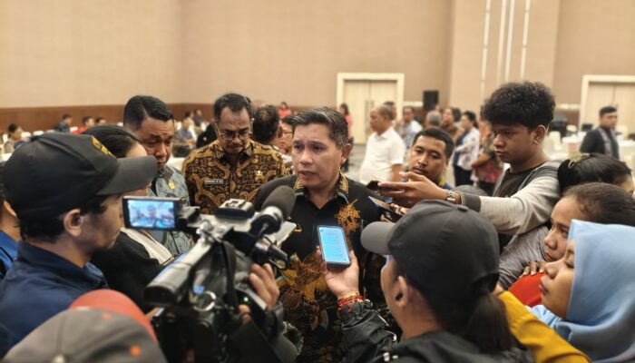 Desa dan Kelurahan Diminta Responsif, Wali Kota Ambon Dorong Dialog Langsung