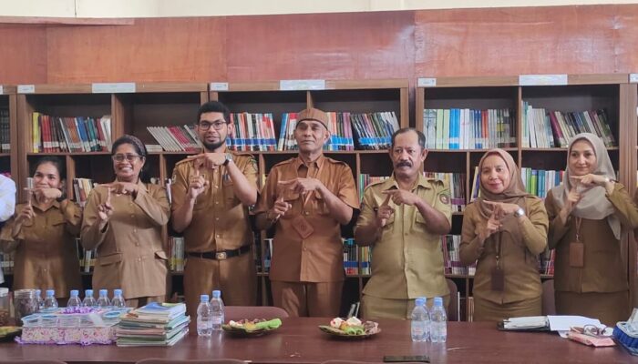 Generasi Muda Tual Menulis untuk Masa Depan: 81 Karya Dihibahkan ke Perpustakaan