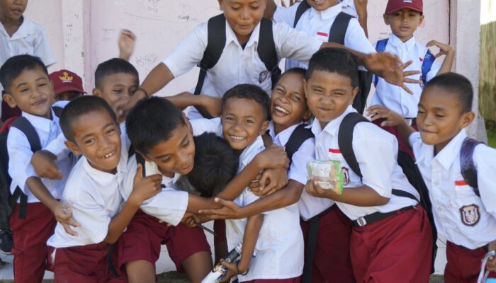 PLN UP3 Sofifi Wujudkan Komitmen Pendidikan dan Energi Berkelanjutan melalui Inovasi SuperSUN di SD Negeri 81 Halmahera Selatan