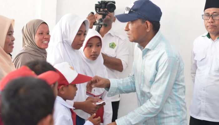Pemkot Tual Serahkan Bantuan Siswa Miskin ke 750 Orang di Tayando