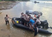Polisi Evakuasi 25 Warga Hunut yang Terjebak di Keramba Apung