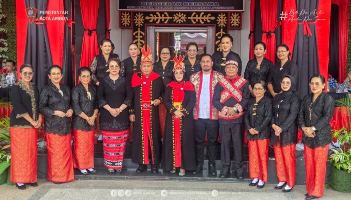 Gelar Adat Disematkan, Wali Kota dan Wawali Ambon Resmi Jadi Upulatu dan Pati