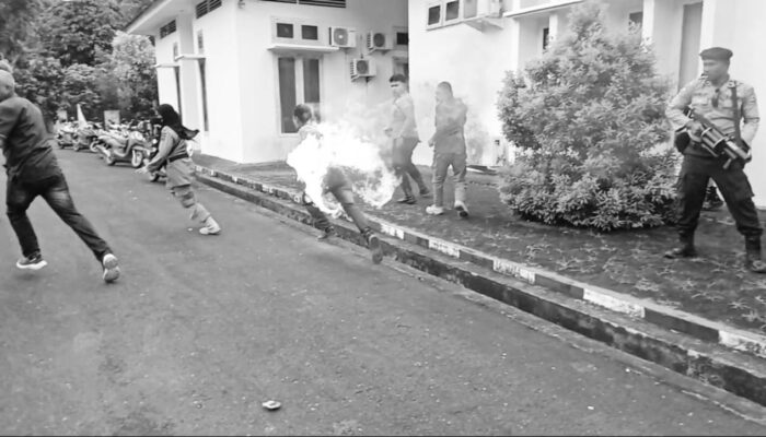 Unjuk Rasa PMII di SBT Berujung Tragis, Empat Mahasiswa Alami Luka Bakar