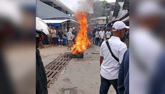 Ratusan Warga Gelar Aksi di Pasar Marren, Desak Transparansi Penanganan Kasus Penikaman Pelajar di Tual