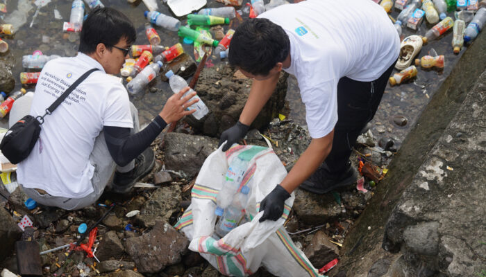 Sinergi PLN UP3 Sofifi dengan Pemda Malut Turut Sukseskan World Cleanup Day 2025 di Sofifi