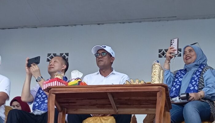 Dukung Festival Meti Kei, Bupati Malteng Zulkarnaen Awat Amir Hadir di Malra Bersama Istri