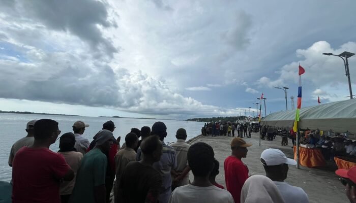 Semarak Sumpah Pemuda, Warga Tual Padati Pelabuhan Saksikan Lomba Belan