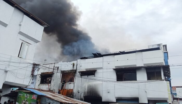 BREAKING NEWS! Kebakaran di Ruko Pasar Batu Merah – Ambon