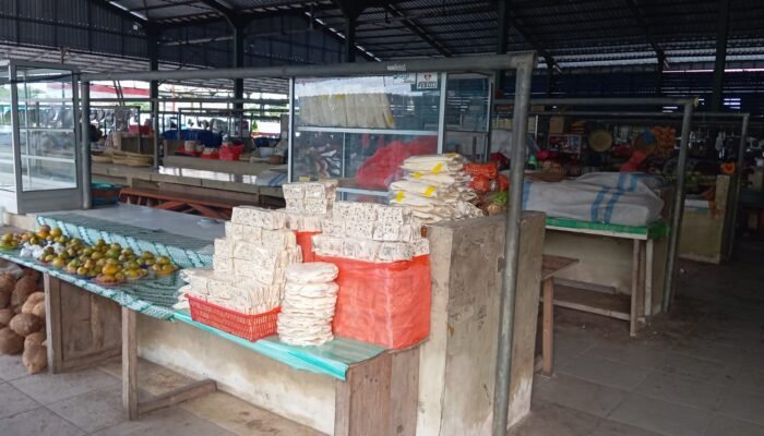 Pasokan Terbatas Jelang Natal, Enbal Mentah Mulai Sulit Ditemukan di Pasar Langgur