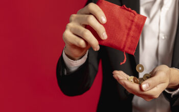 Harga Emas Antam Hari Ini Rp2.652.000 per Gram, Bertahan di Level Tertinggi