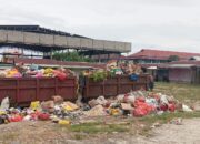 Baru Saja Dibersihkan, Sampah di Pasar Langgur Maluku Malah Menggunung Tinggi