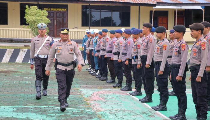 Siap Amankan Jalan Raya! Wakapolres Kota Tual Pimpin Gelar Pasukan Operasi Salawaku