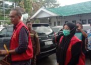 Kejari Tual Serahkan Dua Tersangka Kasus Dugaan Korupsi Dana Perumahan ke Kejati Maluku
