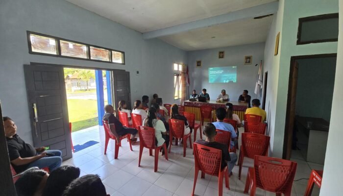 PLN ULP Tobelo Edukasi Warga Desa Paca soal Bahaya Listrik dan Pemanfaatan PLN Mobile