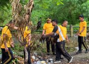 Diperintahkan Prabowo, Polres Kota Tual Langsung Bersihkan Sampah dengan Kurve Massal