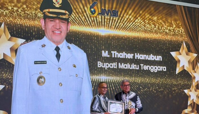 Bupati Maluku Tenggara Raih Penghargaan Golden Leader Berkat Fokus pada Pariwisata, Budaya, dan UMKM