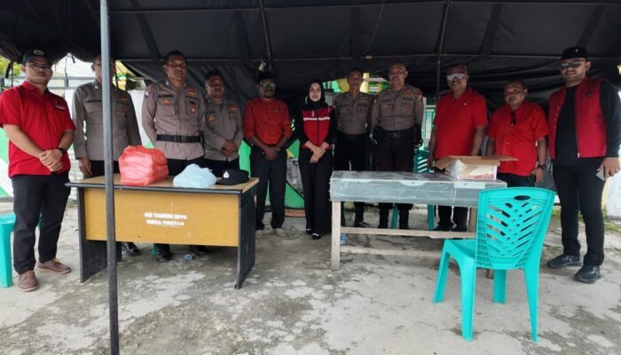 Jalin Silaturahmi, DPC PDI Perjuangan Tual Bagi-bagi Takjil