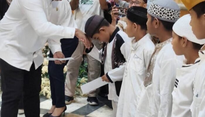 Adakan Buka Puasa Bersama, Ketua DPRD Maluku Benhur Watubun Tekankan Perkuat Persaudaraan