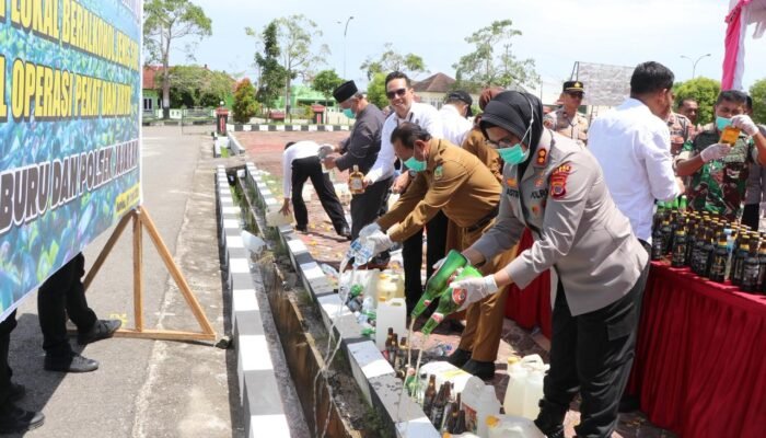 Polres Buru Musnahkan 2.169 Liter Miras Ilegal, 3 Desa Teridentifikasi jadi Sumber Produksi Sopi Terbanyak