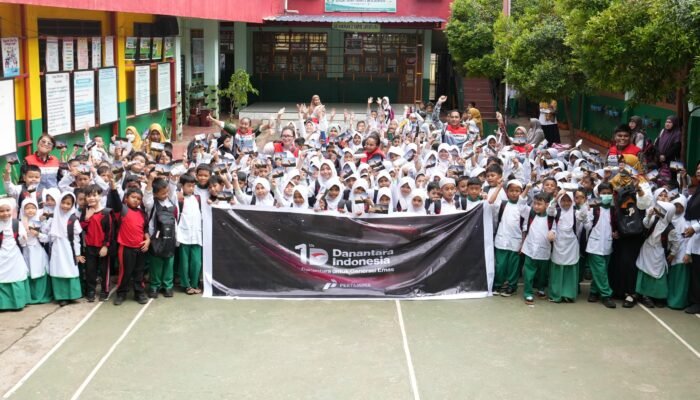 Pertamina Patra Niaga Salurkan 2.000 Paket Sekolah bagi Anak Papua, Dorong Semangat Belajar Generasi Muda