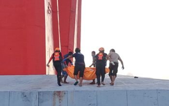 Perempuan 21 Tahun Tewas Diduga Lompat dari Jembatan Merah Putih, Tim SAR Gabungan Lakukan Evakuasi