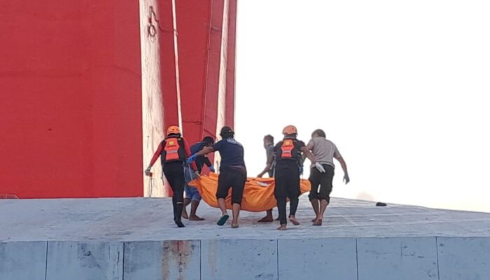 Perempuan 21 Tahun Tewas Diduga Lompat dari Jembatan Merah Putih, Tim SAR Gabungan Lakukan Evakuasi