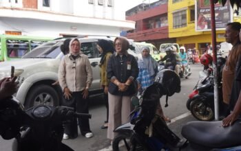 Program “Jumat Berbagi” di Ambon Salurkan Bantuan Sembako kepada Pengemudi Ojek