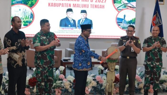 Maluku Tengah Genjot Investasi dan Pariwisata, Targetkan Pertumbuhan Ekonomi 2027