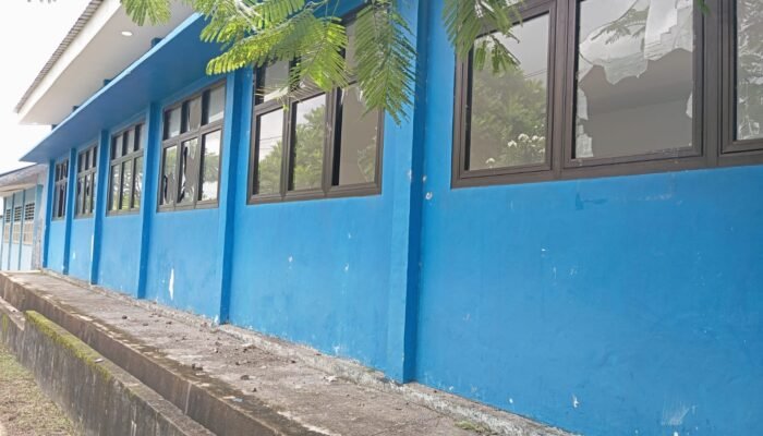 Kaca Jendela SMK Negeri 1 Maluku Tenggara Pecah Dirusak Orang Tak Dikenal
