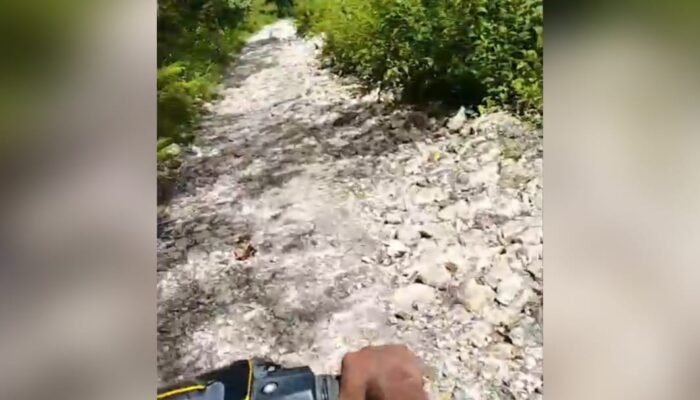 Ruas Jalan Yamtimur-Holat di Maluku Tenggara Rusak Parah, Cristo Beruat Minta Pemprov Segera Perbaiki