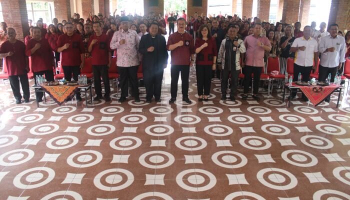 Hendrik Lewerissa Lepas Kontingen Pesparawi Maluku, Target Tampilkan Karakter Negeri Raja-Raja di Ajang Nasional