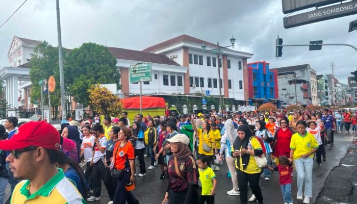 Meriah! Ribuan Warga Ambon Padati Color Fun Walk 2026 Pakai Jersey Piala Dunia