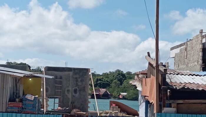Dinding Bangunan Alfamidi Roboh di Maluku Tenggara, 2 Pekerja Meninggal dan 1 Luka Parah
