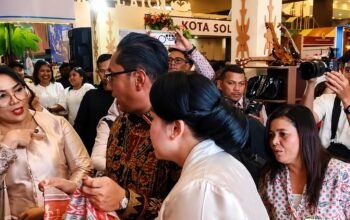 Kunjungi Booth Ambon di Rakernas APEKSI 2026, Wali Kota Medan Puji Karya UMKM Maluku
