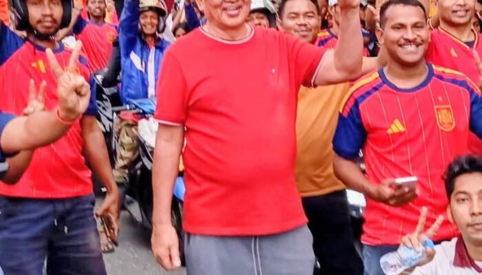 Nobar Piala Dunia 2026 di Langgur Dongkrak Penjualan UMKM, Bupati Malra Borong Dagangan Pedagang