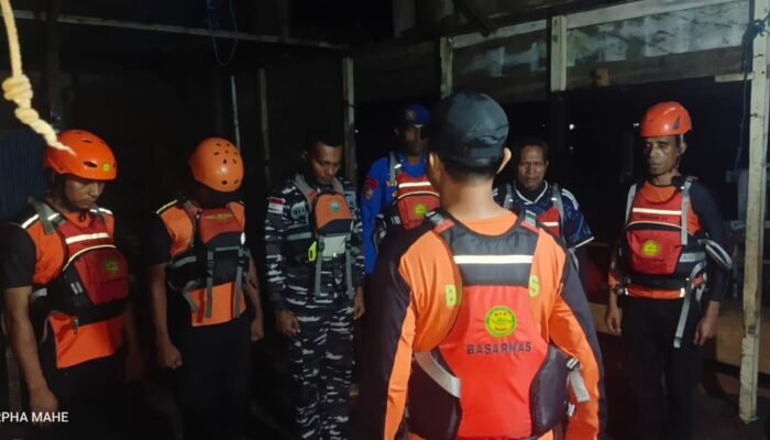 Mati Mesin di Perairan Kepulauan Aru, 14 Penumpang Speedboat Berhasil Dievakuasi Tim SAR Gabungan