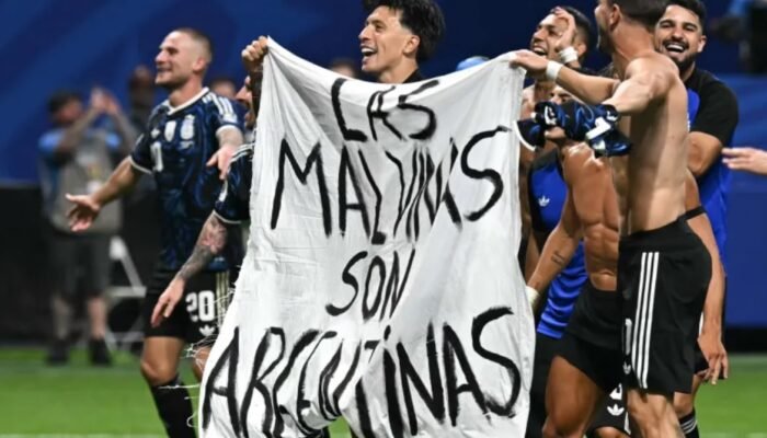 Inggris Desak FIFA Selidiki Argentina Terkait Spanduk Klaim Falkland di Piala Dunia