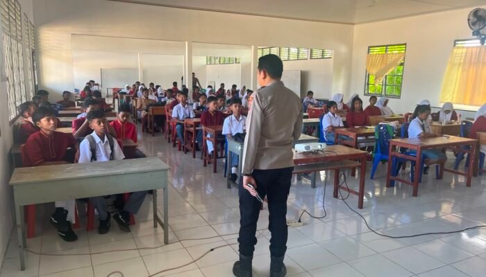 Bullying hingga UU ITE Jadi Materi Polisi Mengajar di SMA Negeri 2 Maluku Tenggara