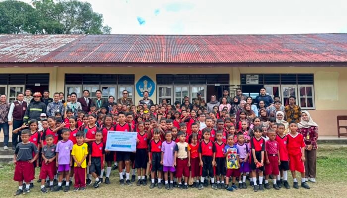 Peringati Hari Anak Nasional, Bandara Pattimura Ambon Salurkan Bantuan Pendidikan dan Edukasi Keselamatan Penerbangan